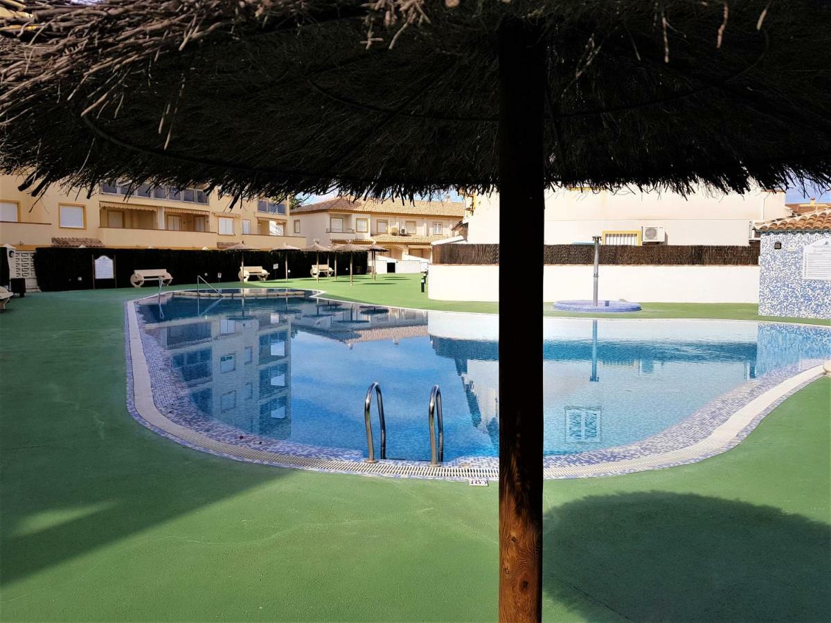 Apartamento Con Piscina En Oliva Nova Luaran gambar